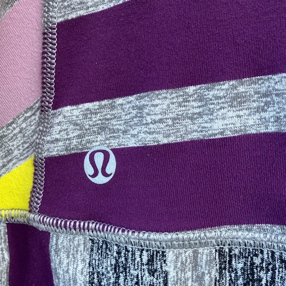 Lululemon Athletica w Thumbholes - Picture 7 of 11